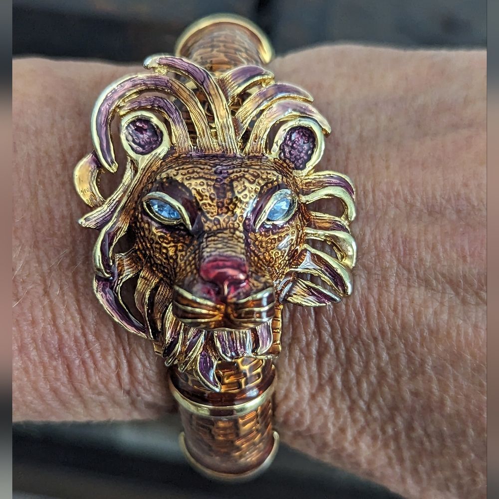 Kenneth J. Lane Lion Head Enamel Hinged Bangle Bracelet 1980s 1990s Vintage